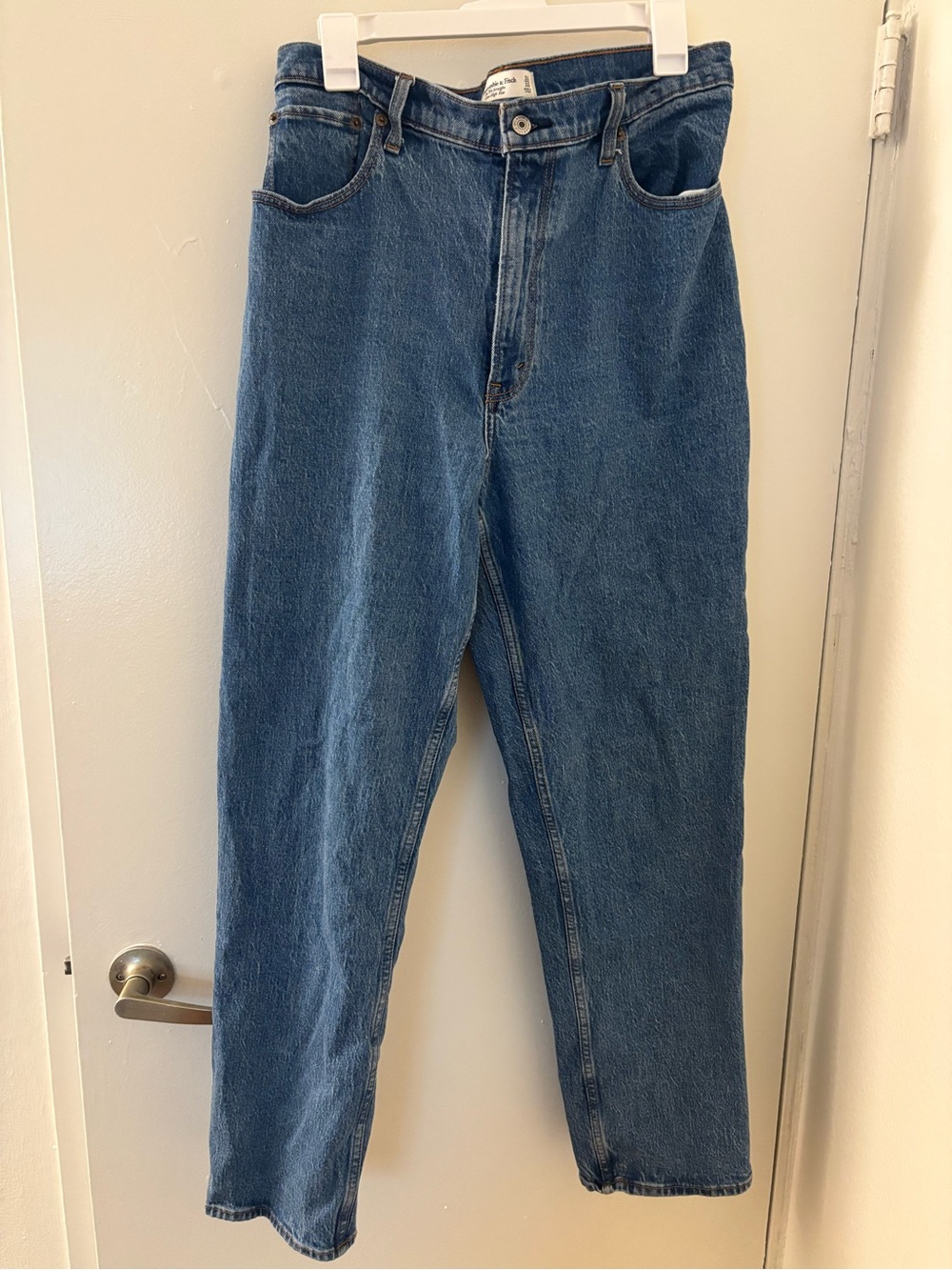 A&F Curve Love 90s High-Rise Blue Denim Jeans